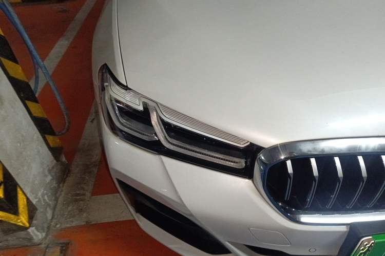 Used BMW 5 Series New Energy 2022 Restyled 535Le Pioneer Edition M Sport Package Right Front Headlight