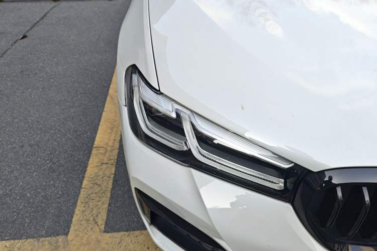 Used BMW 5 Series New Energy 2022 535Le Pioneer Edition M Sport Package Right Front Headlight
