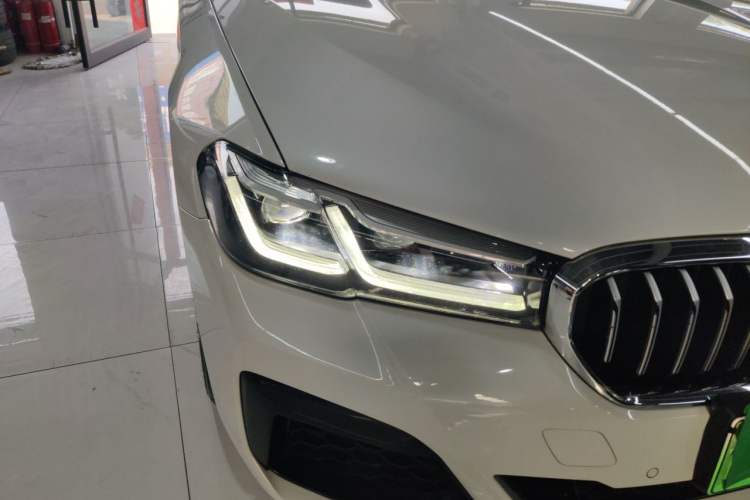 Used BMW 5 Series New Energy 2022 Restyled 535Le M Sport Package Right Front Headlight