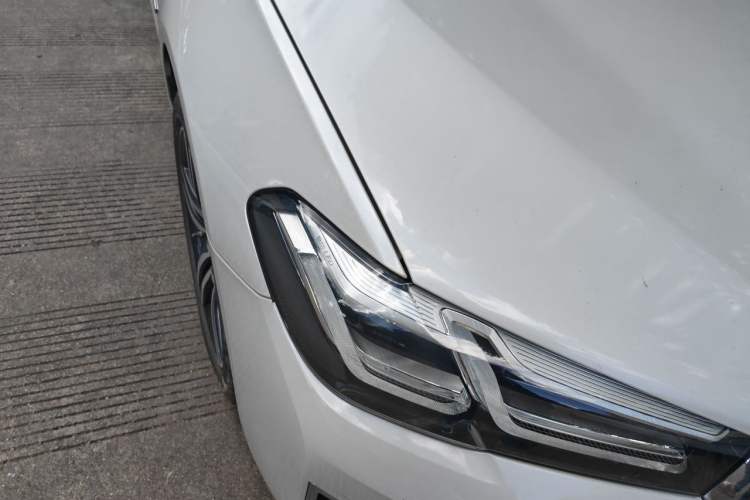 Used BMW 5 Series New Energy 2022 Restyled 535Le M Sport Package Right Front Headlight