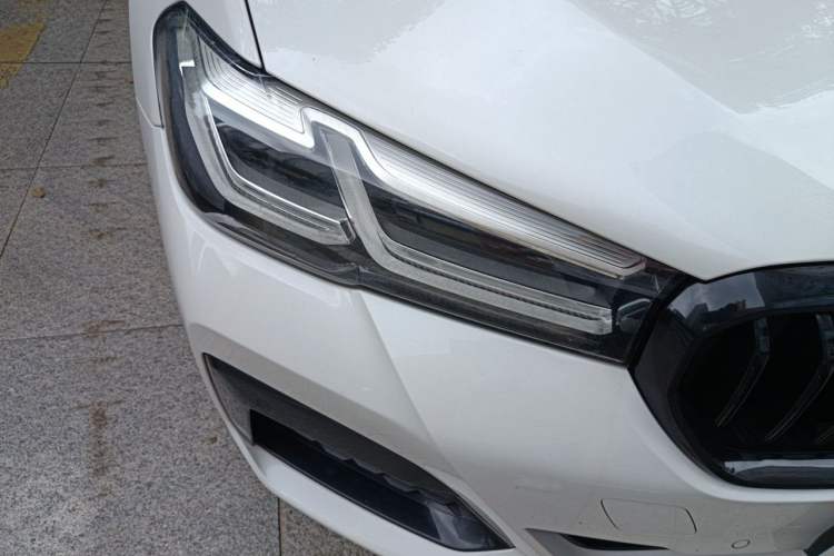 Used BMW 5 Series New Energy 2022 535Le Pioneer Edition M Sport Package Right Front Headlight