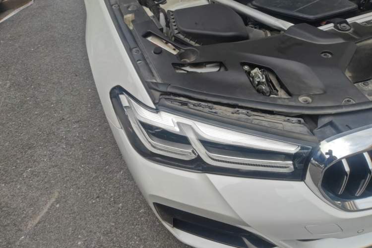 Used BMW 5 Series New Energy 2022 Restyled 535Le M Sport Package Right Front Headlight