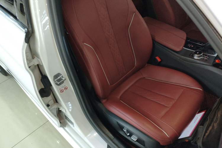 Used BMW 5 Series New Energy 2022 535Le M Sport Package Right Front Seat