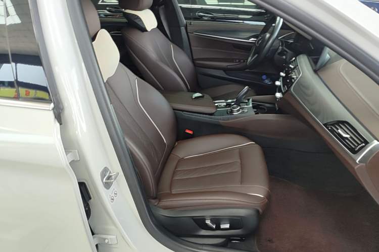Used BMW 5 Series New Energy 2022 Restyled 535Le M Sport Package Right Front Seat