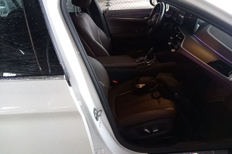 Used BMW 5 Series New Energy 2022 Restyled 535Le M Sport Package Right Front Seat