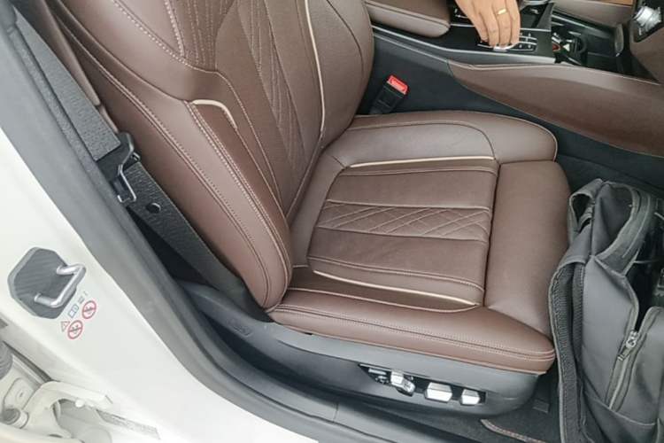 Used BMW 5 Series New Energy 2022 Second Facelift 535Le Pioneer Edition M Sport Package Right Front Seat