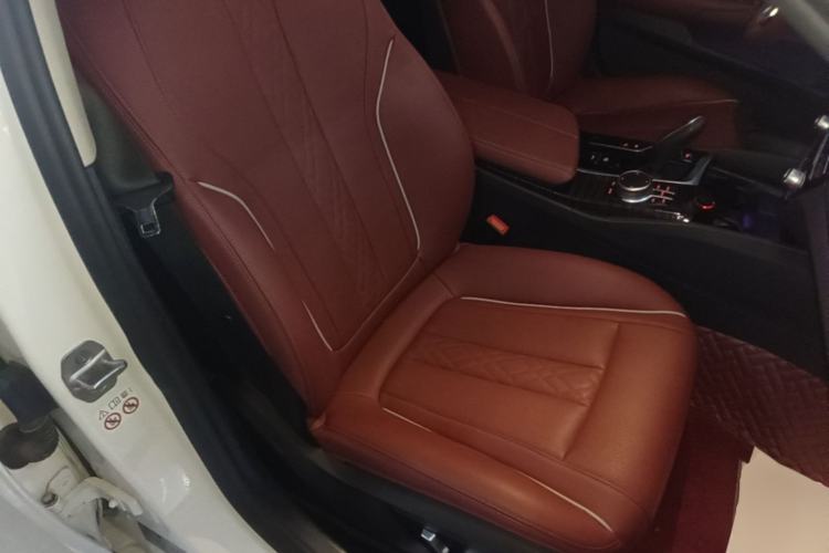 Used BMW 5 Series New Energy 2022 Restyled 535Le M Sport Package Right Front Seat