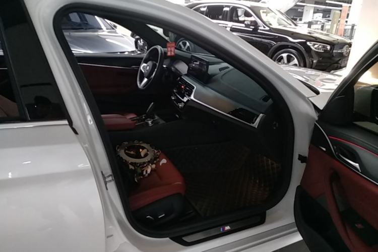 Used BMW 5 Series New Energy 2022 Restyled 535Le M Sport Package Right Front Seat