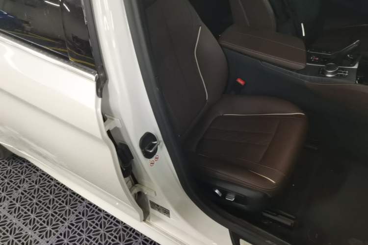Used BMW 5 Series New Energy 2022 Restyled 535Le M Sport Package Right Front Seat