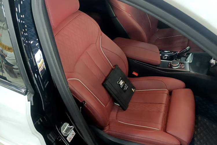 Used BMW 5 Series New Energy 2022 Second Facelift 535Le Pioneer Edition M Sport Package Right Front Seat