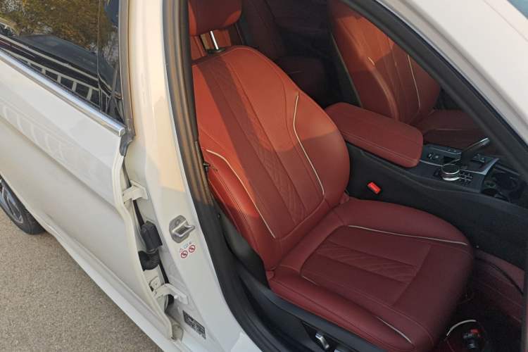 Used BMW 5 Series New Energy 2022 Second Facelift 535Le M Sport Package Right Front Seat