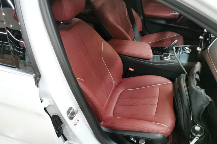 Used BMW 5 Series New Energy 2022 Second Facelift 535Le M Sport Package Right Front Seat