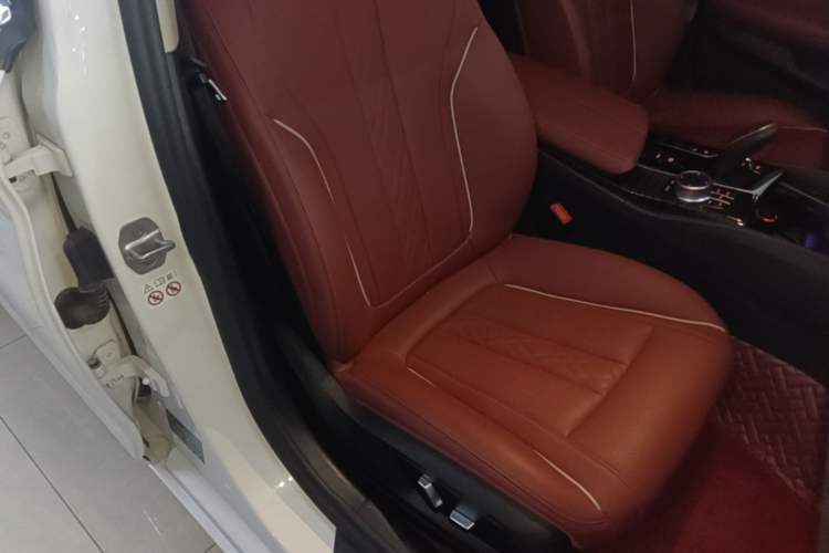 Used BMW 5 Series New Energy 2022 Restyled 535Le M Sport Package Right Front Seat