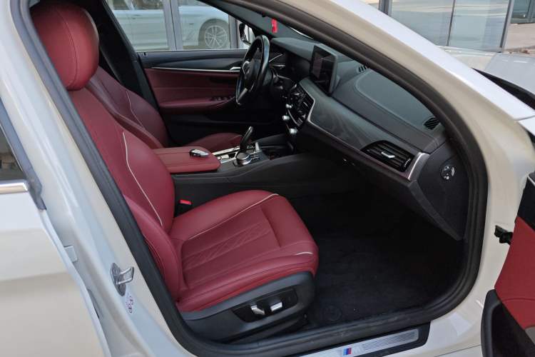 Used BMW 5 Series New Energy 2022 Restyled 535Le M Sport Package Right Front Seat