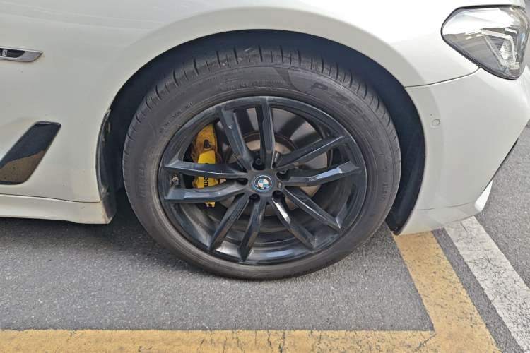Used BMW 5 Series New Energy 2022 535Le Pioneer Edition M Sport Package Right Front Wheel Hub