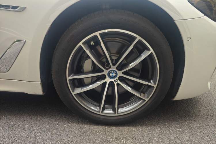 Used BMW 5 Series New Energy 2022 Second Facelift 535Le Pioneer Edition M Sport Package Right Front Wheel Hub