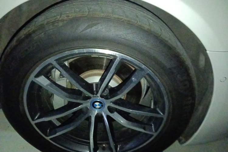 Used BMW 5 Series New Energy 2022 Restyled 535Le M Sport Package Right Front Wheel Hub