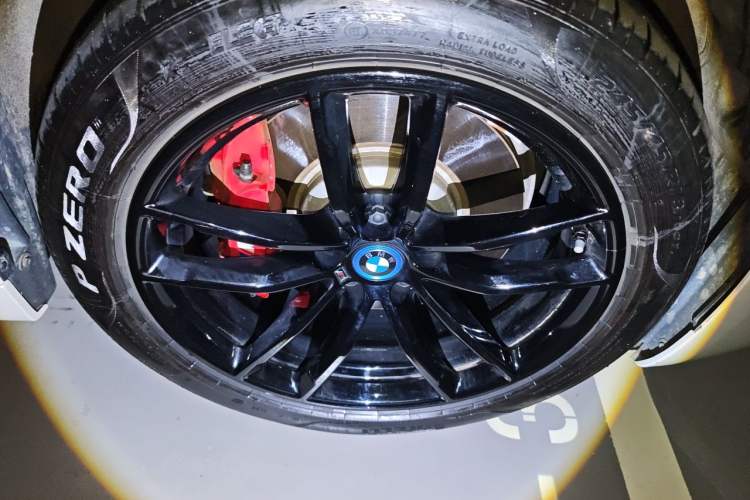 Used BMW 5 Series New Energy 2022 Revised Version 3 535Le Pioneer Edition M Sport Package Right Front Wheel Hub