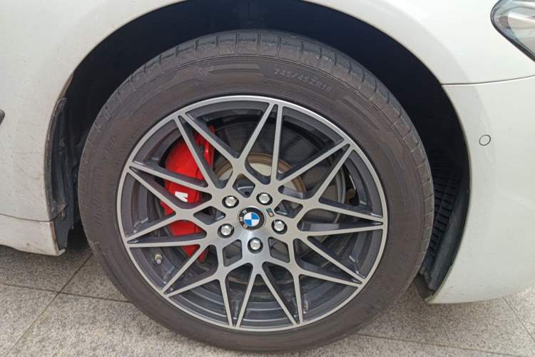 Used BMW 5 Series New Energy 2022 535Le Pioneer Edition M Sport Package Right Front Wheel Hub