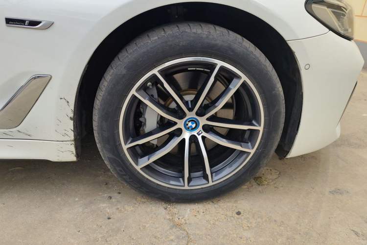 Used BMW 5 Series New Energy 2022 535Le M Sport Package Right Front Wheel Hub