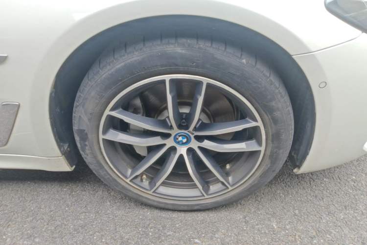 Used BMW 5 Series New Energy 2022 Restyled 535Le M Sport Package Right Front Wheel Hub