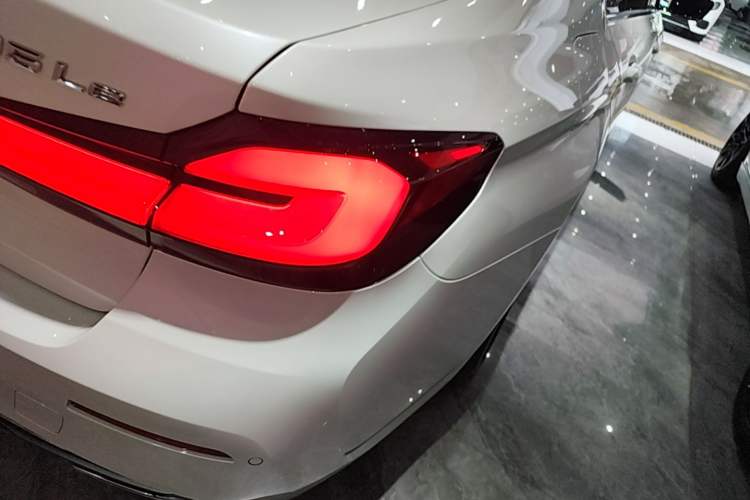 Used BMW 5 Series New Energy 2022 Updated Version 535Le Luxury Package Right Rear Taillight