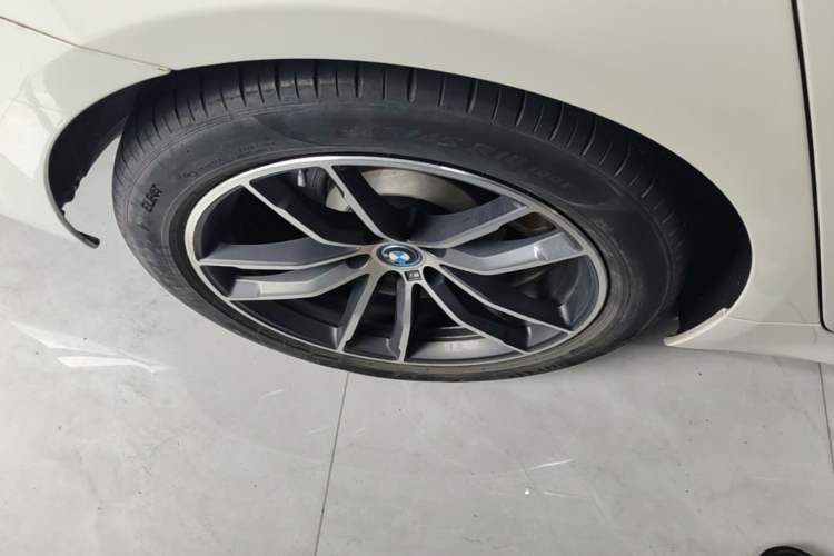 Used BMW 5 Series New Energy 2022 Restyled 535Le M Sport Package Right Rear Wheel Hub