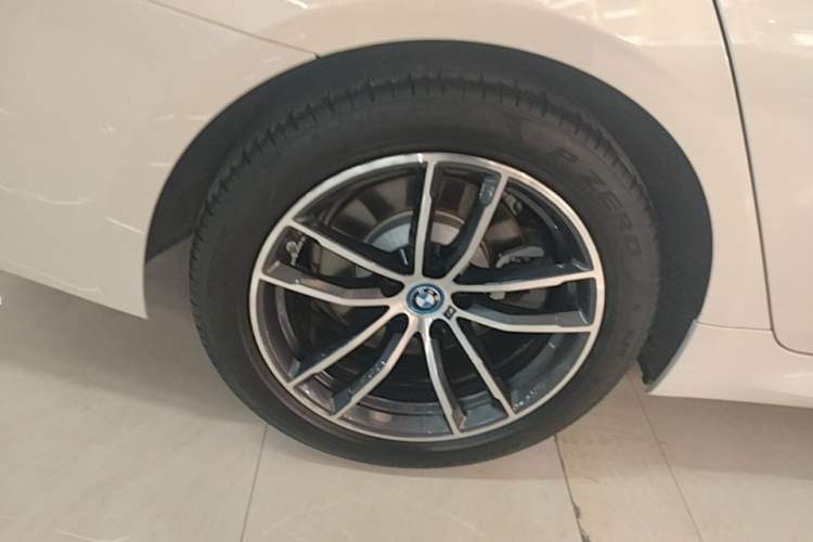 Used BMW 5 Series New Energy 2022 Second Facelift 535Le Pioneer Edition M Sport Package Right Rear Wheel Hub