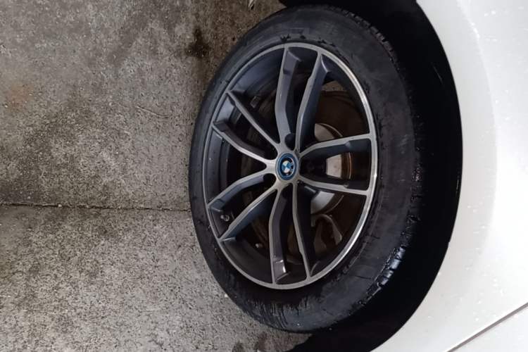Used BMW 5 Series New Energy 2022 Restyled 535Le M Sport Package Right Rear Wheel Hub