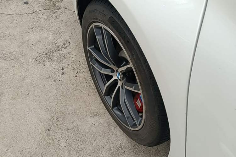 Used BMW 5 Series New Energy 2022 Second Facelift 535Le Pioneer Edition M Sport Package Right Rear Wheel Hub