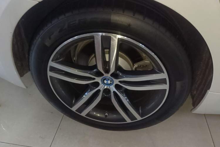 Used BMW 5 Series New Energy 2022 Restyled 535Le M Sport Package Right Rear Wheel Hub