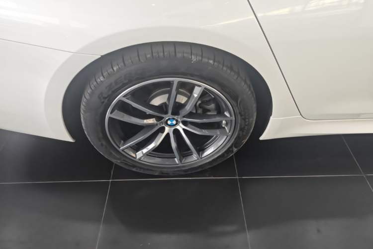Used BMW 5 Series New Energy 2022 535Le Pioneer Edition M Sport Package Right Rear Wheel Hub