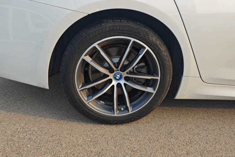 Used BMW 5 Series New Energy 2022 Second Facelift 535Le M Sport Package Right Rear Wheel Hub