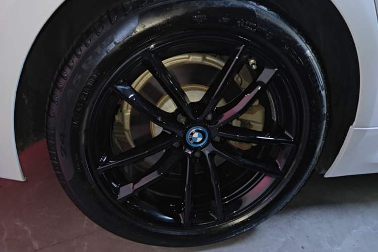 Used BMW 5 Series New Energy 2022 Second Facelift 535Le Pioneer Edition M Sport Package Right Rear Wheel Hub