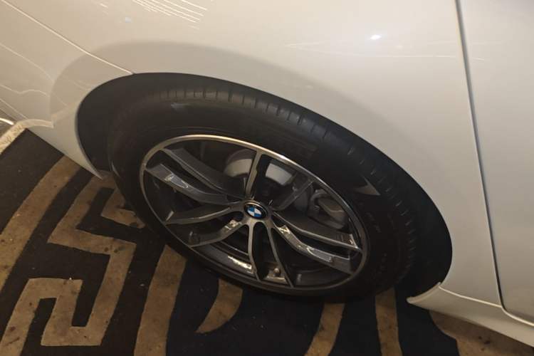 Used BMW 5 Series New Energy 2022 Second Facelift 535Le M Sport Package Right Rear Wheel Hub