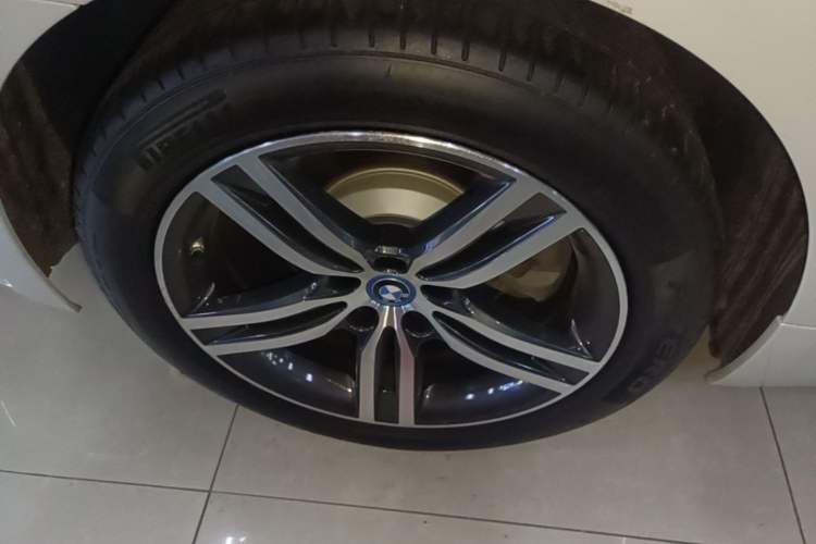 Used BMW 5 Series New Energy 2022 Restyled 535Le M Sport Package Right Rear Wheel Hub