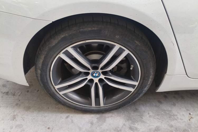 Used BMW 5 Series New Energy 2022 Second Facelift 535Le Luxury Package Right Rear Wheel Hub