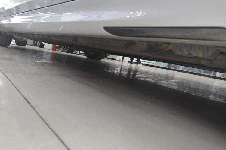 Used BMW 5 Series New Energy 2022 535Le M Sport Package Right Side Sill