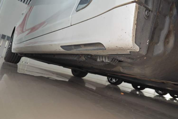 Used BMW 5 Series New Energy 2022 Second Facelift 535Le M Sport Package Right Side Sill