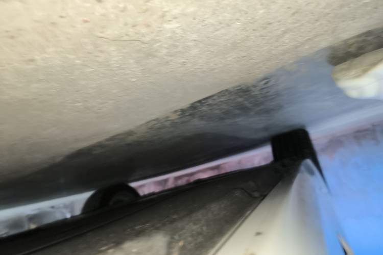 Used BMW 5 Series New Energy 2022 535Le Luxury Package Right Side Sill