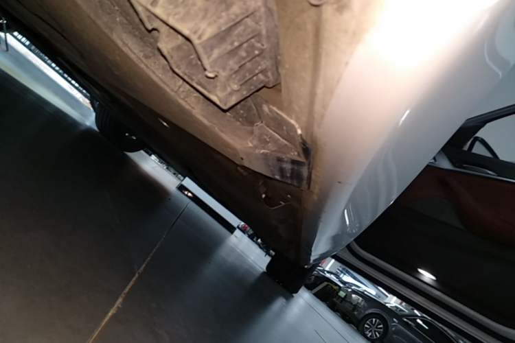 Used BMW 5 Series New Energy 2022 Restyled 535Le M Sport Package Right Side Sill