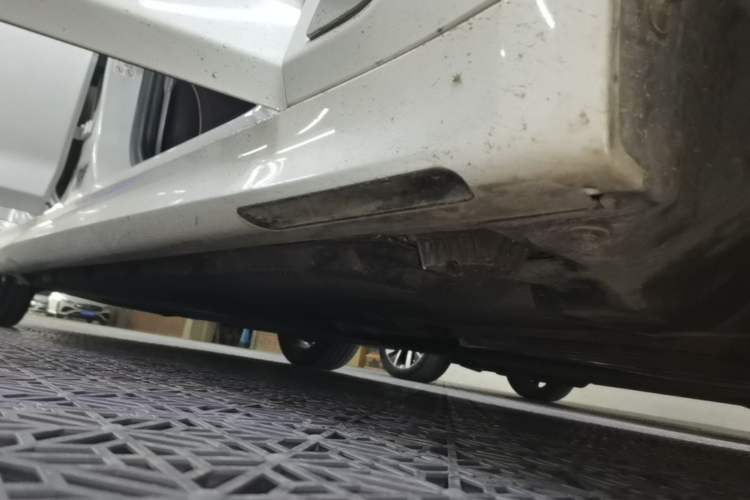 Used BMW 5 Series New Energy 2022 Restyled 535Le M Sport Package Right Side Sill