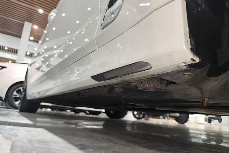 Used BMW 5 Series New Energy 2022 Updated Version 535Le Luxury Package Right Side Sill
