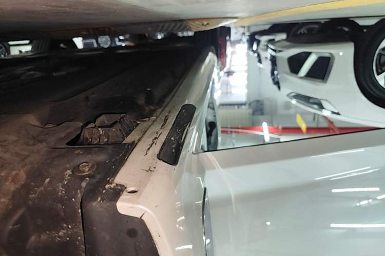 Used BMW 5 Series New Energy 2022 Second Facelift 535Le M Sport Package Right Side Sill