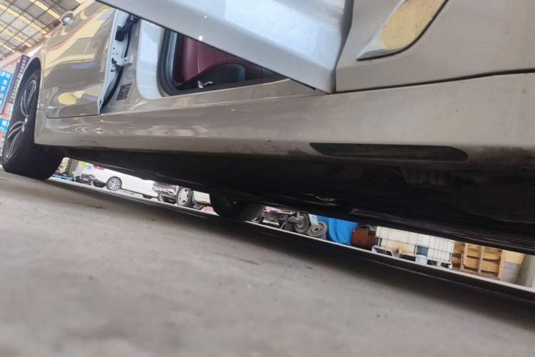 Used BMW 5 Series New Energy 2022 Second Facelift 535Le Luxury Package Right Side Sill