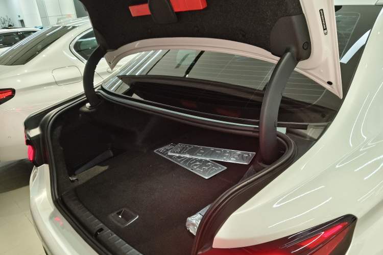 Used BMW 5 Series New Energy 2022 Second Facelift 535Le M Sport Package Trunk