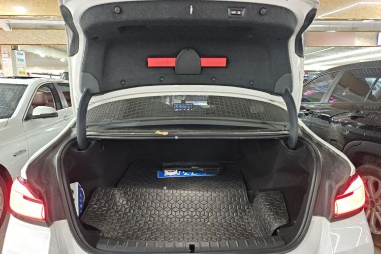 Used BMW 5 Series New Energy 2022 535Le M Sport Package Trunk