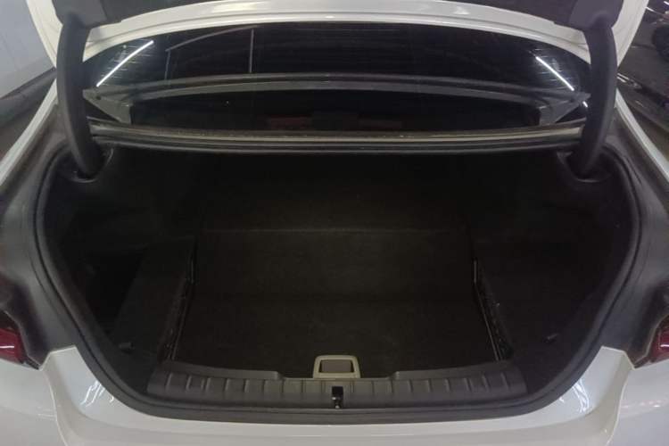 Used BMW 5 Series New Energy 2022 Restyled 535Le M Sport Package Trunk