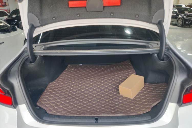 Used BMW 5 Series New Energy 2022 Restyled 535Le M Sport Package Trunk
