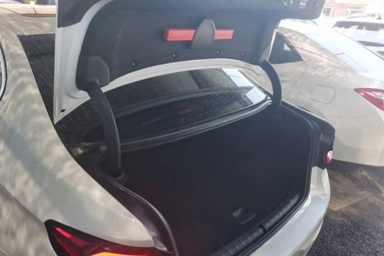 Used BMW 5 Series New Energy 2022 Updated Version 535Le Luxury Package Trunk